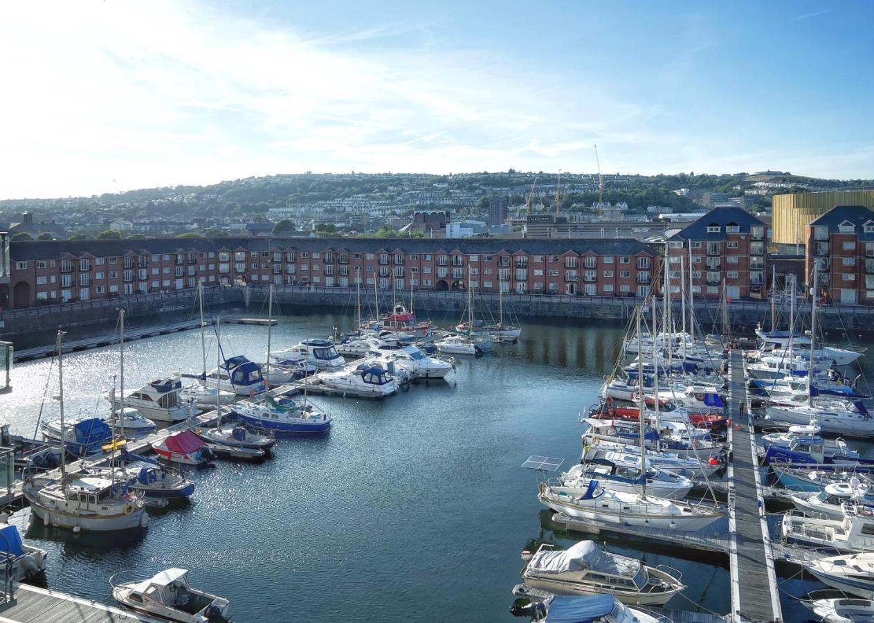 Elegant And Bright Seaside Apt In Swansea Marina Zewnętrze zdjęcie