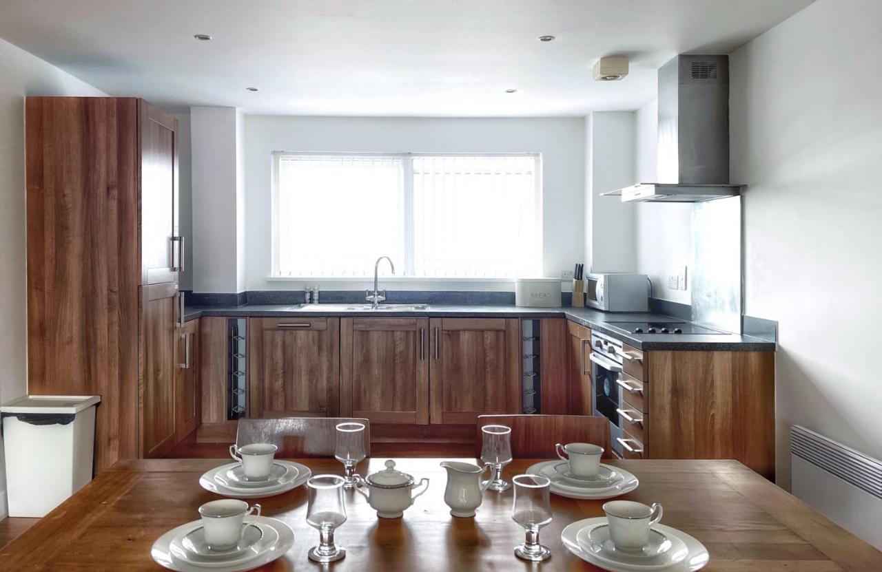 Elegant And Bright Seaside Apt In Swansea Marina Zewnętrze zdjęcie