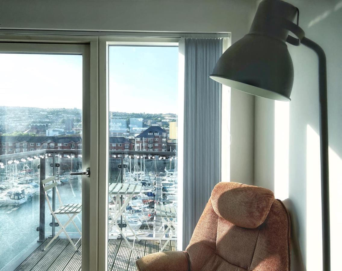 Elegant And Bright Seaside Apt In Swansea Marina Zewnętrze zdjęcie