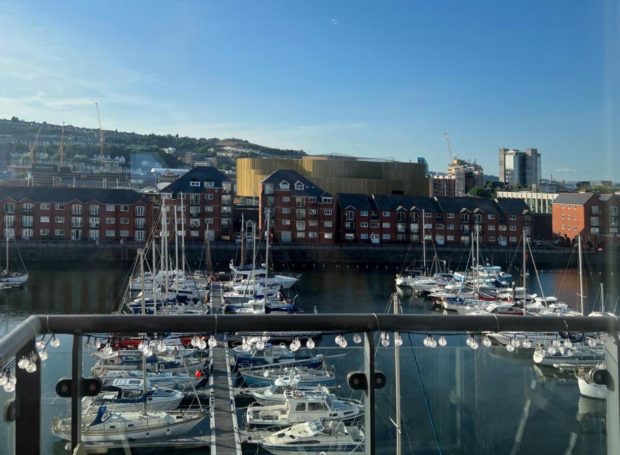 Elegant And Bright Seaside Apt In Swansea Marina Zewnętrze zdjęcie