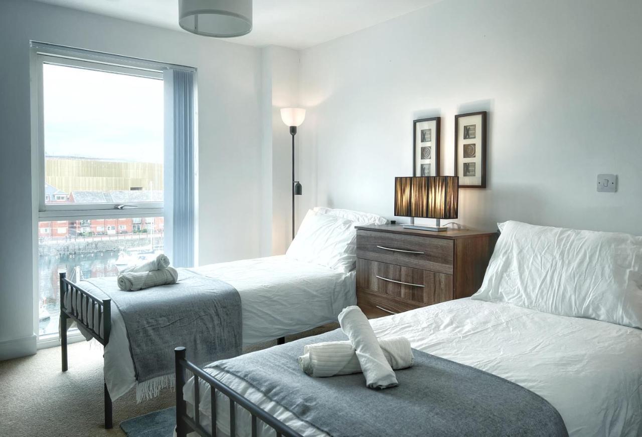 Elegant And Bright Seaside Apt In Swansea Marina Zewnętrze zdjęcie